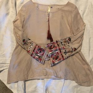 Women’s top with tapestry sleeves